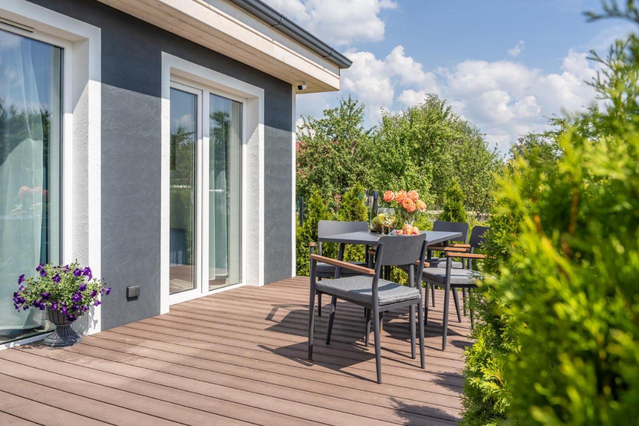 Family Garden House With Free Private Parking & Playground Villa รีกา ภายนอก รูปภาพ