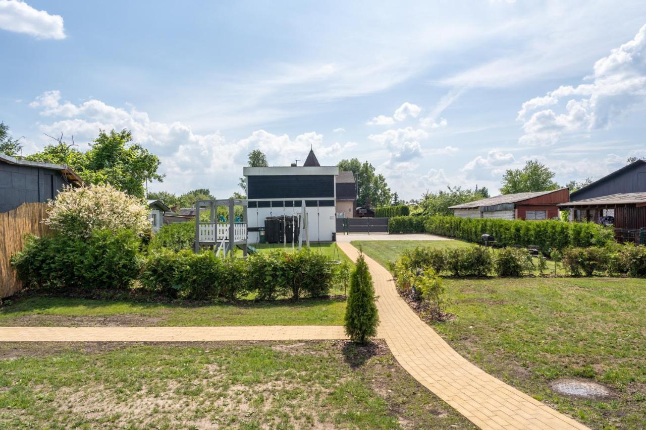 Family Garden House With Free Private Parking & Playground Villa รีกา ภายนอก รูปภาพ