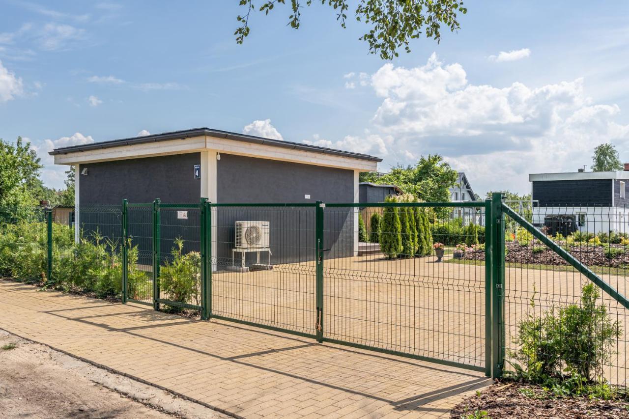 Family Garden House With Free Private Parking & Playground Villa รีกา ภายนอก รูปภาพ